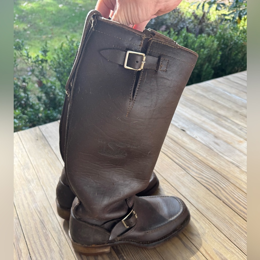 Vintage “the snake boot” women’s size 9.5. Good condition.